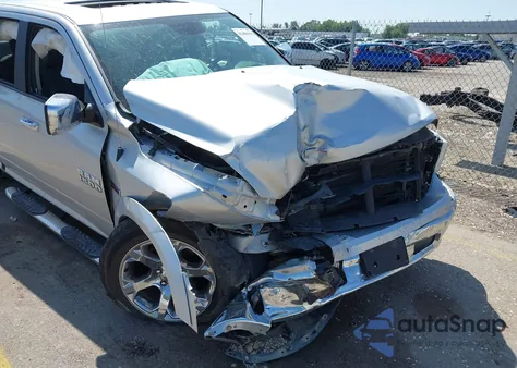 2017 Ram 1500 Laramie 4X4 6'4 Box z USA, uszkodzony, nr VIN 1C6RR7JM6HS792816